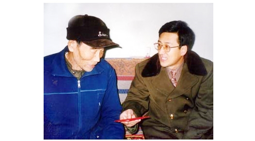   學院黨總支書記孫智憑代表學院慰問我院離退休職工 